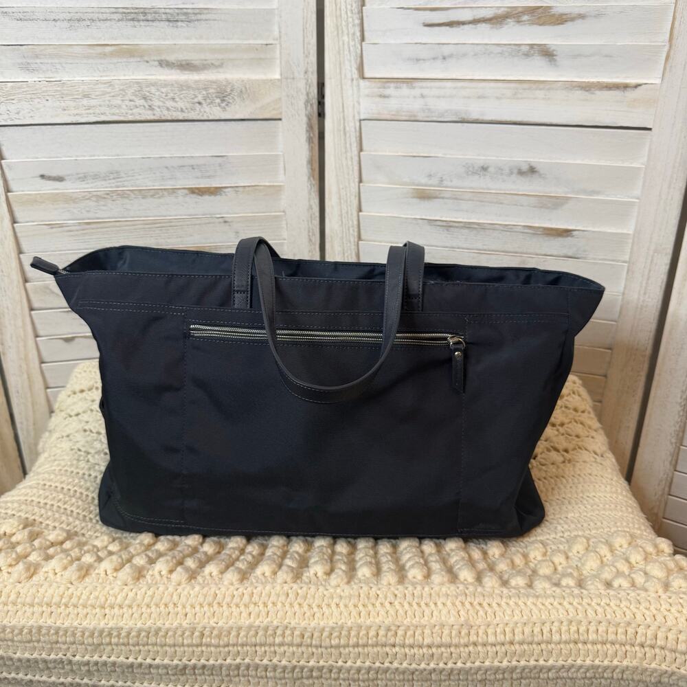 TRAVELPRO MAXLITE 5 Women's Carry On Tote Bag Navy Airplane Travel - Picture 14 of 15